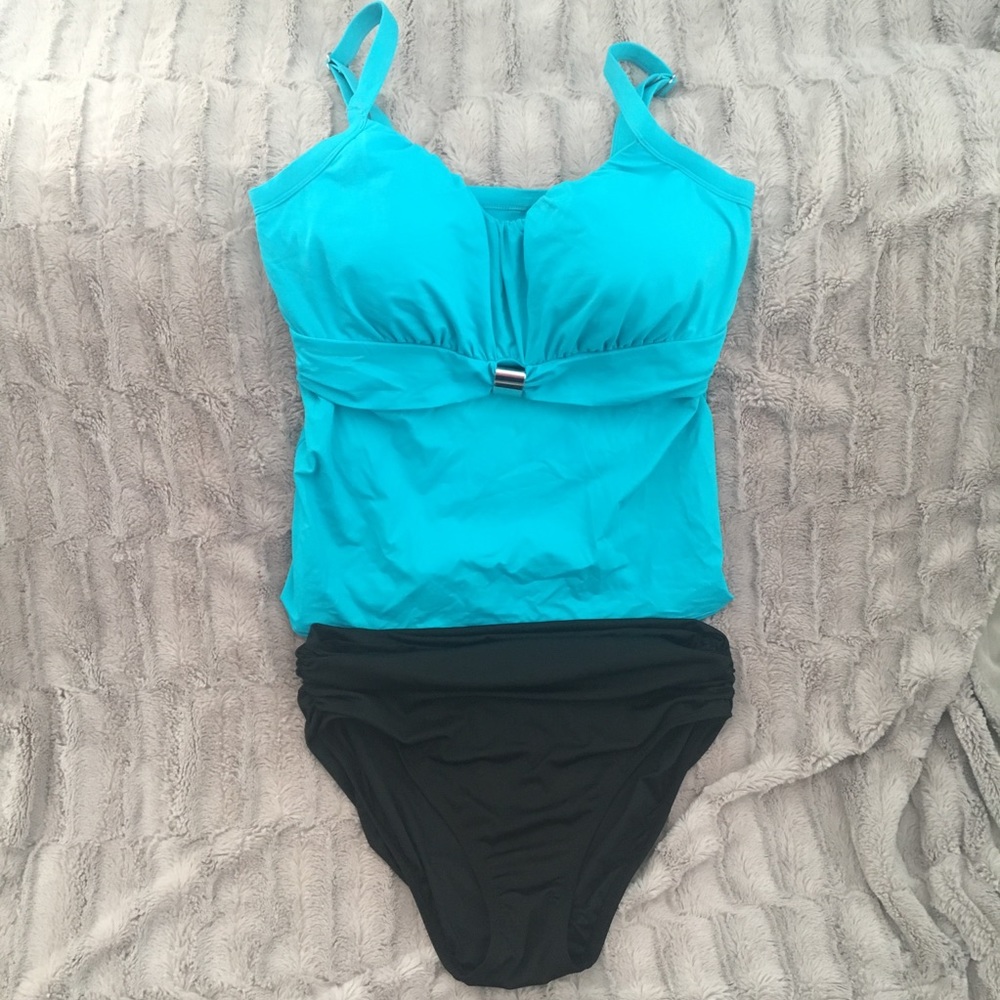 Super cute 2 piece bathing suit 34 E top